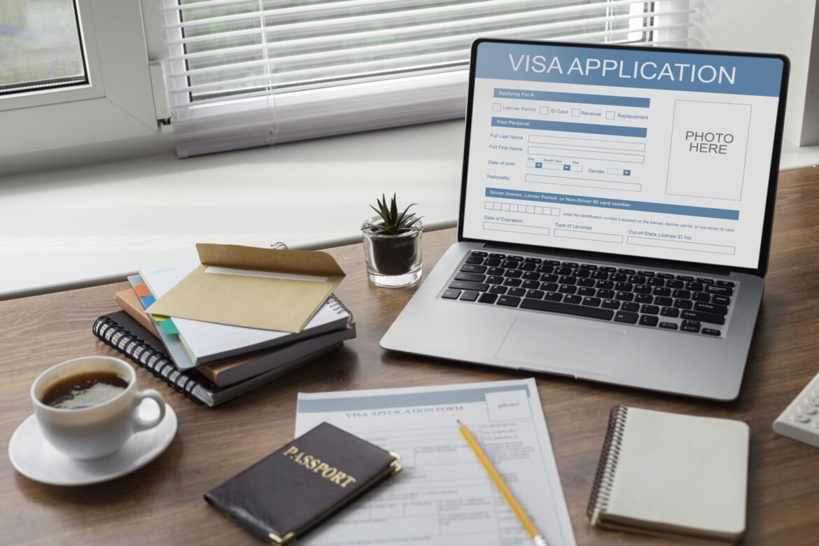 visa-application-form-laptop (1)